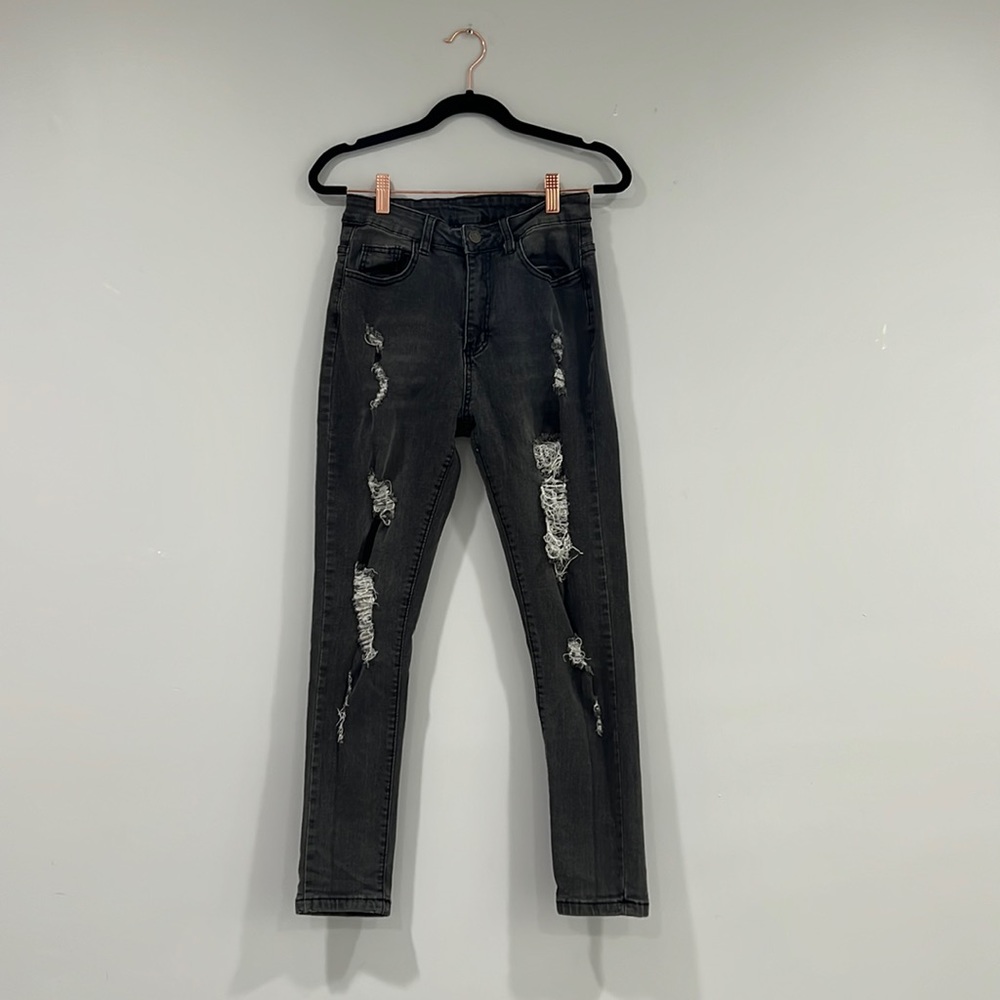 Women’s SizeM(6)SHEIN ripped black jean pants85% cotton, 13%polyester,2%spandex